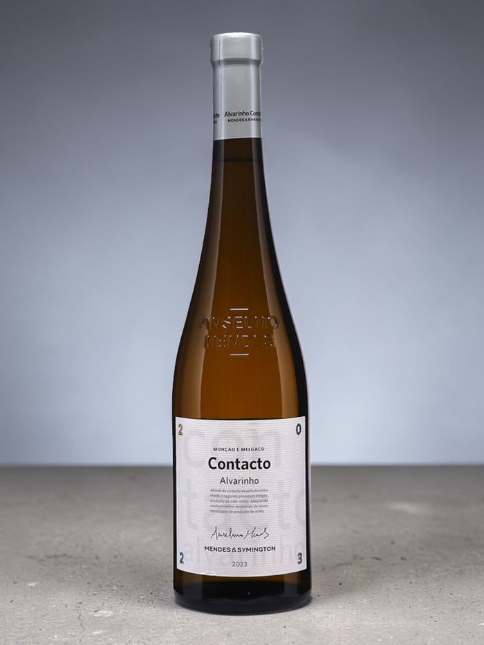 Shaws Iberian Contacto Alvarinho 2023 white wine bottle, straw yellow with golden glimmers, citrus and floral notes, vegan.